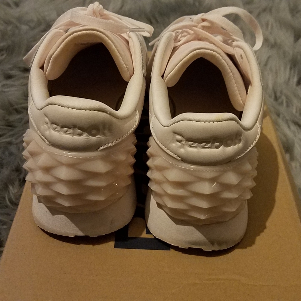 Womens Reeboks - Picture 3 of 4